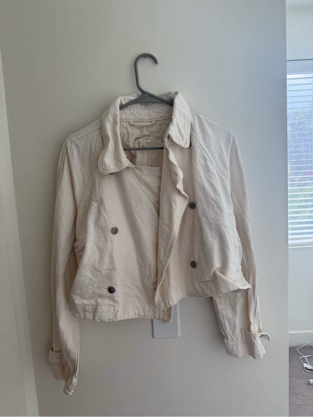 Universal Thread Cream Cropped Double-Breasted Jean Jacket